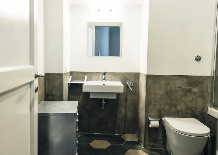 Apartment Charming In Monti, Steps To Colosseum Rom